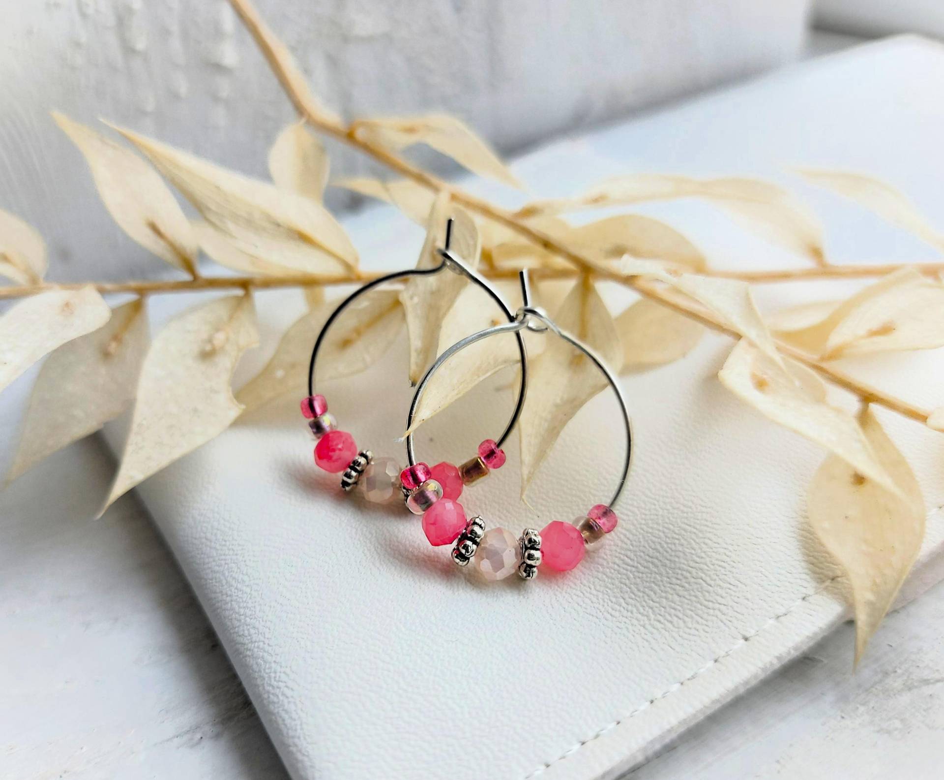 Creolen | Edelstahl, Glasperlen, Silberfarben, Pink von YourSweetDreamsDE
