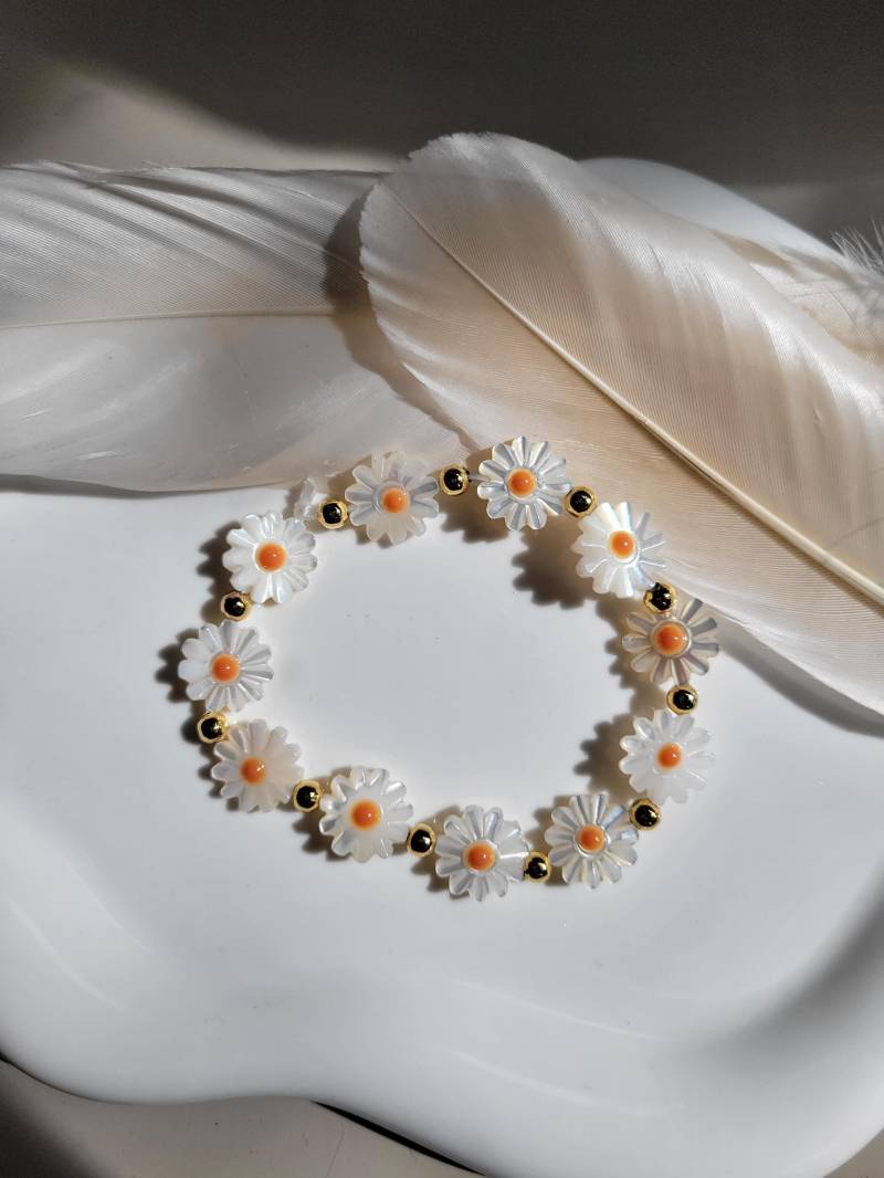 Perlmutt-Armband | Gänseblümchen Mother Of Pearl Geschenk Perlmutt-Armband | Gänseblümchen Mother Of Pearl Geschenk von YourTimelessLove
