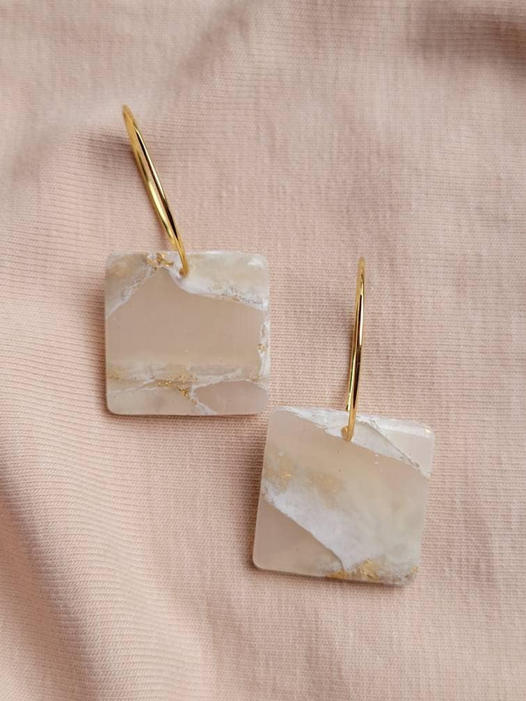 Polymer Clay Ohrringe|Evîn|Viereck|Quartz|Geschenk|Hochzeit|Gold|Weiß|Beige|Geometrisch Polymer Clay Ohrringe|Evîn|Viereck|Quartz|Geschenk|Hochzeit|Gold|Weiß|Beige|Geometrisch von YourTimelessLove