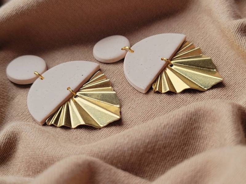 Polymer Clay Ohrringe|Yezda|Gold|Fächer|Handgefertigt|Nude|Halbkreis Polymer Clay Ohrringe|Yezda|Gold|Fächer|Handgefertigt|Nude|Halbkreis von YourTimelessLove