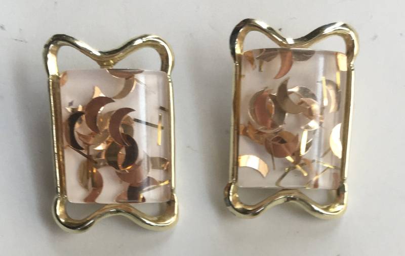 Konfetti Thermoset Mond Ohrclips von YourTurnVintageStore