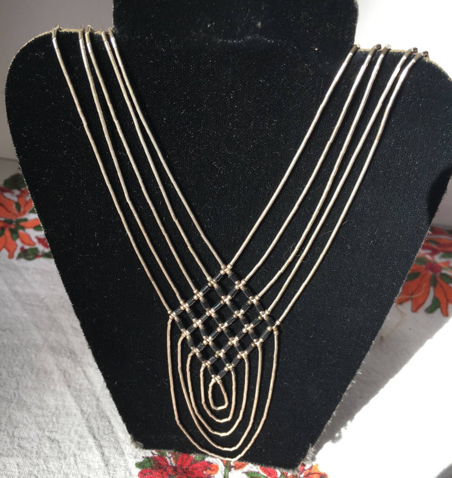 Liquid Silver Basket Weave 5-strang Halskette von YourTurnVintageStore