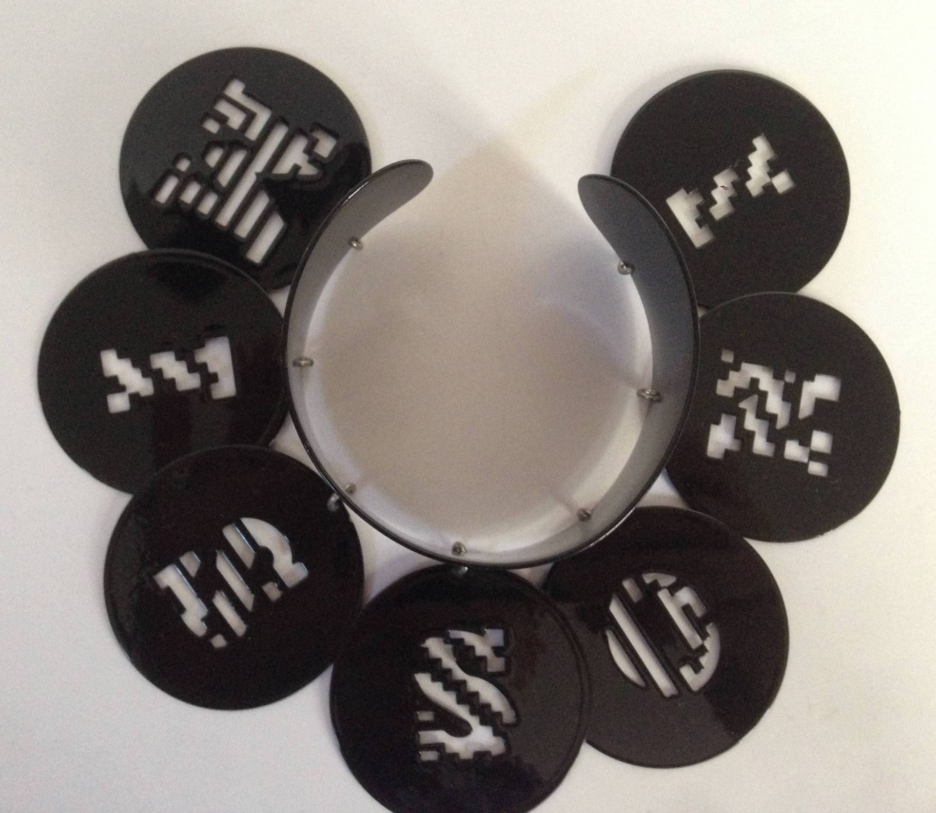 Missoni Schwarzes Emaille Armband von YourTurnVintageStore