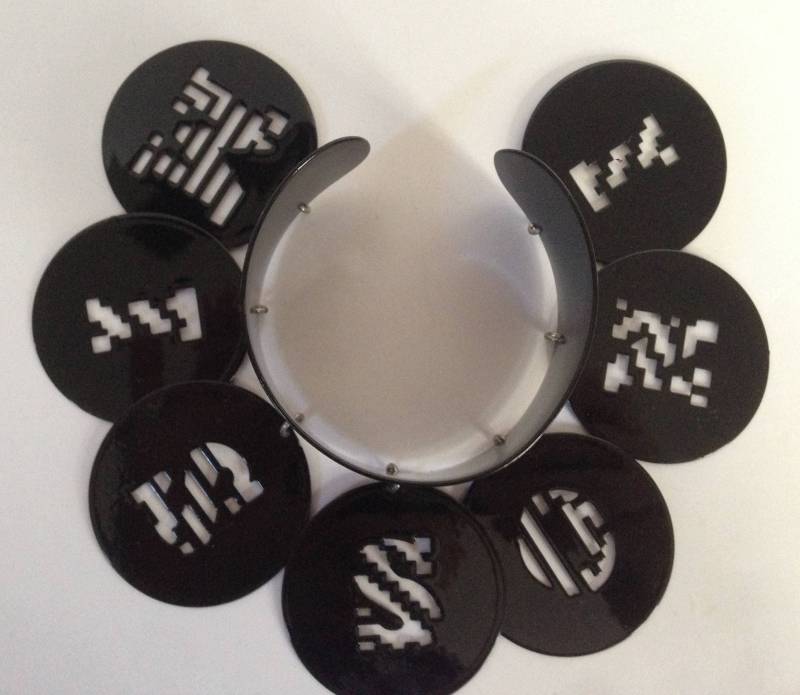 Missoni Schwarzes Emaille Armband von YourTurnVintageStore