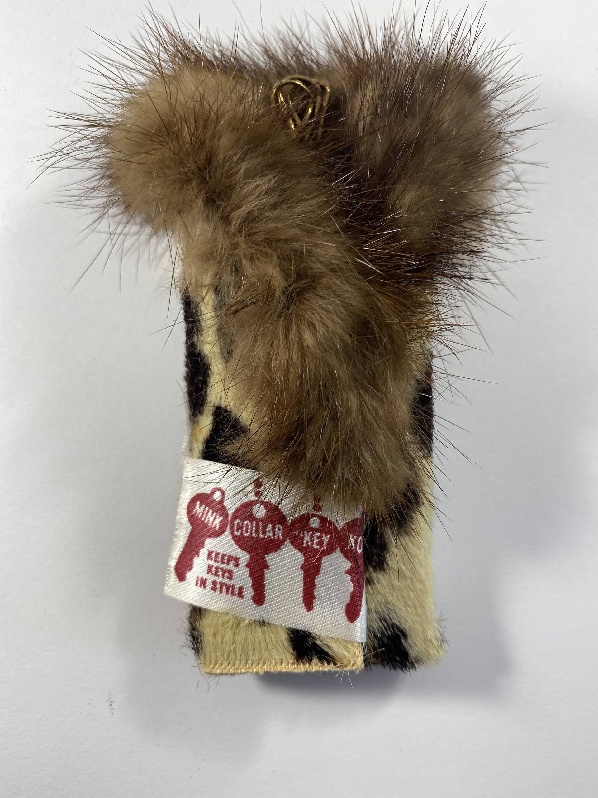 Nerzkragen Schlüsselanhänger Und Nerzsamen Für Den Anbau Von Nerz Mänteln von YourTurnVintageStore