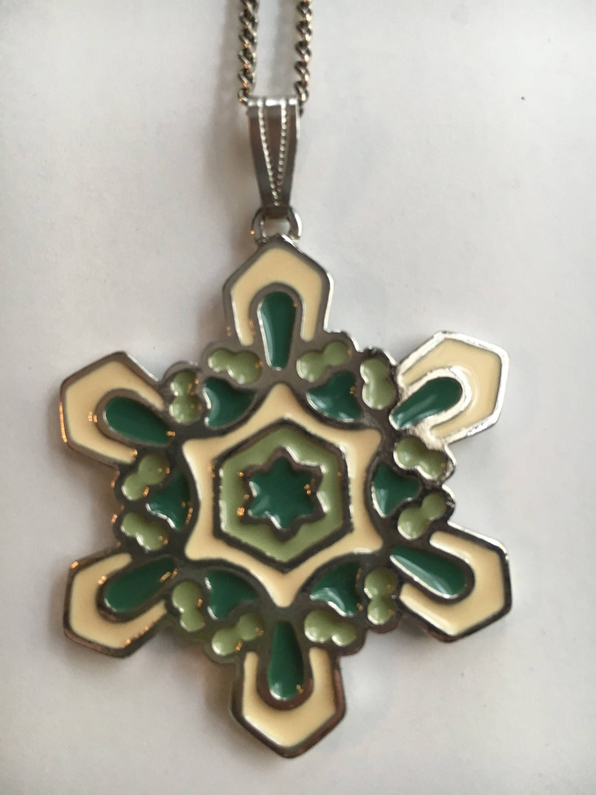 Schneeflocke Cookie Ornament Halskette Von Wallace Silberschmiede von YourTurnVintageStore