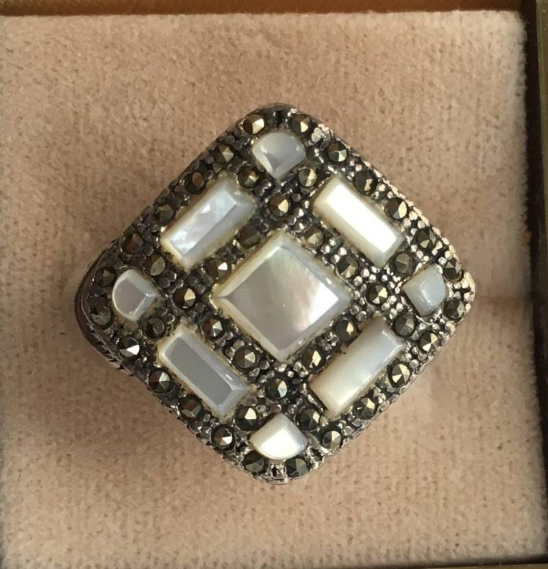 sterling Silber Markasit Perlmutt Ring Größe 8 1/2 sterling Silber Markasit Perlmutt Ring Größe 8 1/2 von YourTurnVintageStore