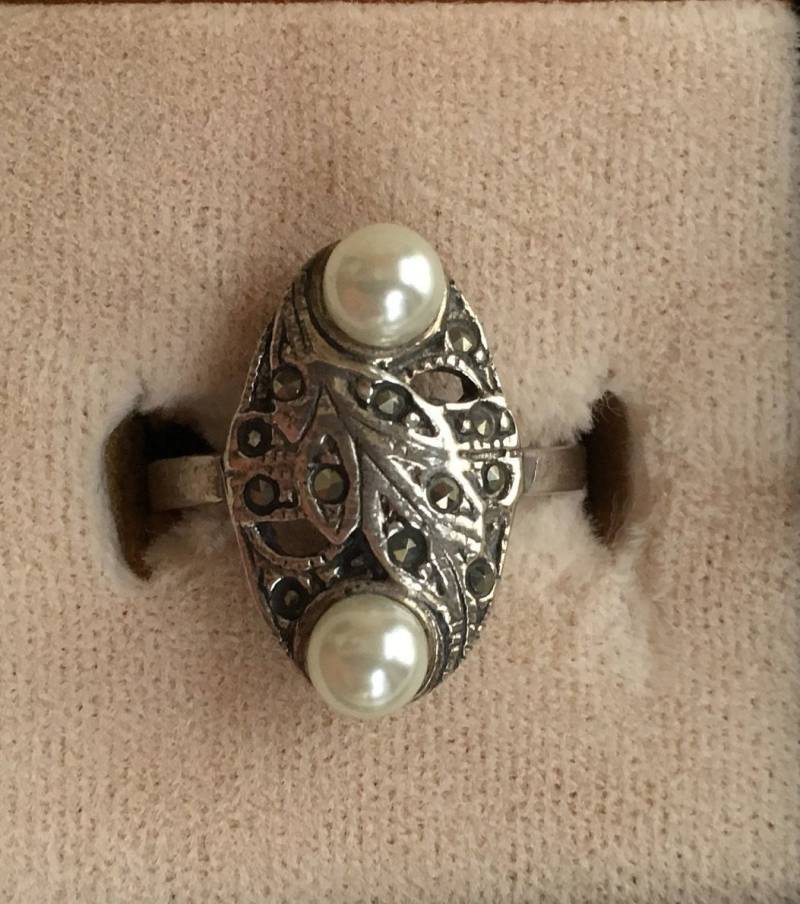 sterling Silber Perle Markasit Ring Größe 5 1/2 sterling Silber Perle Markasit Ring Größe 5 1/2 von YourTurnVintageStore