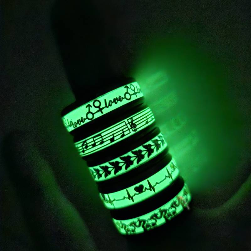 Glowing Ring - Leuchtet Hell Im Dunkeln von YourUniverseOFFICIAL