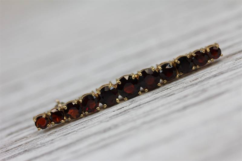 Vintage 18K Ylw Gold Granat Brosche Bar Pin Luxus Wunderschön von YourVintageStyle