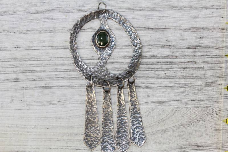 Vintage Modernist Studio Artisan 925 Sterling Silber Grün Stein Riesige Anhänger Gehämmert Zeigen Stopper Handmade von YourVintageStyle