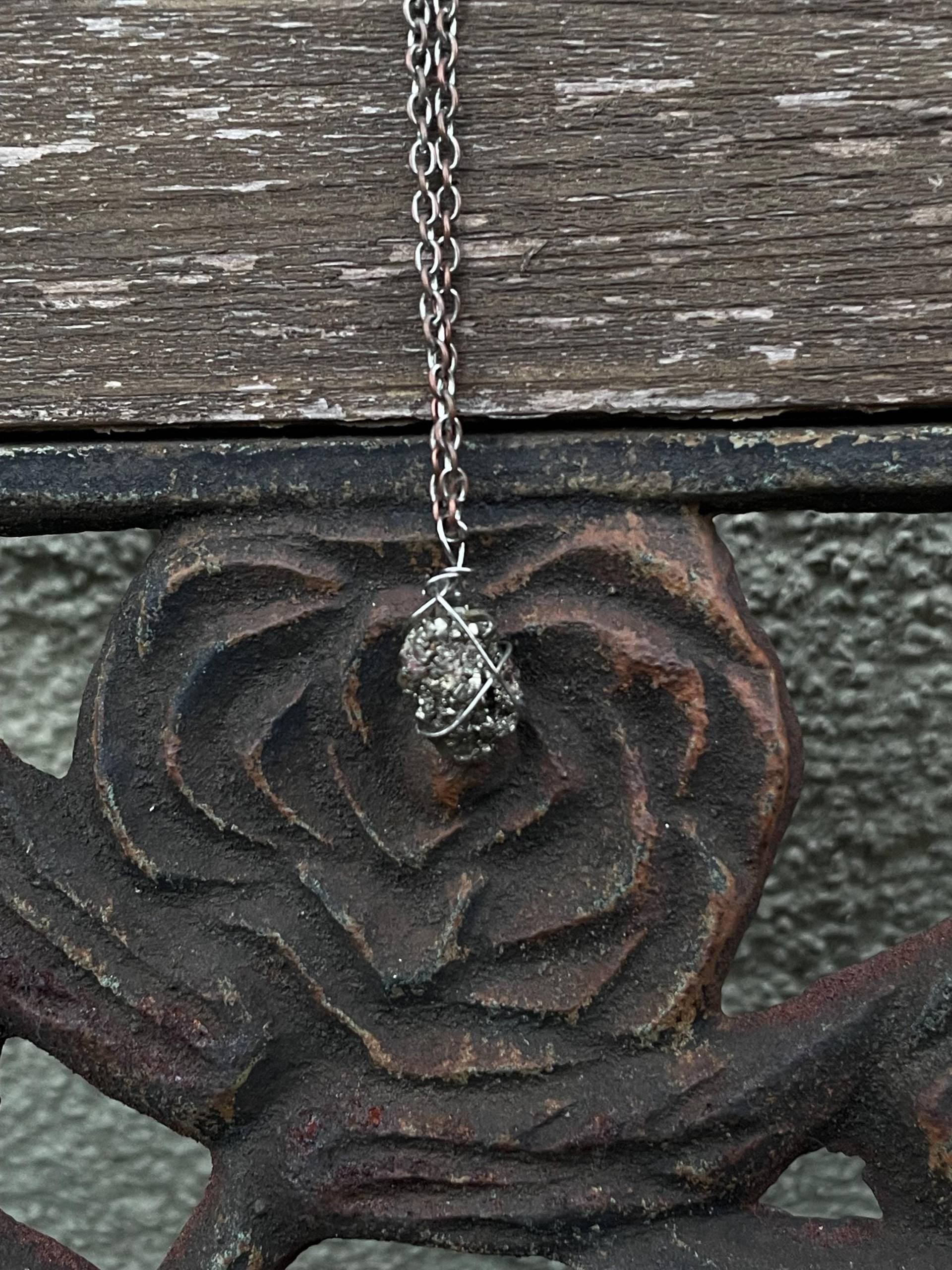 Handgefertigte Stein Halskette Handgefertigte Stein Halskette von YourdreamlandArt