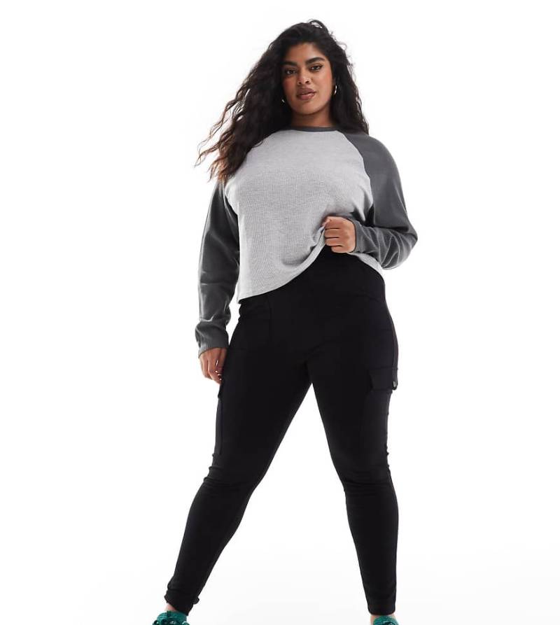 Yours - Ponte-Leggings in Schwarz mit Cargotaschen von Yours