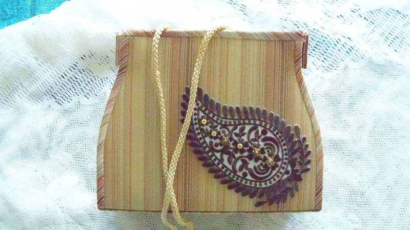 Handverzierte Schultertasche Pfirsich-Braun Gestreifte Geldbörse von YoursOccasionally