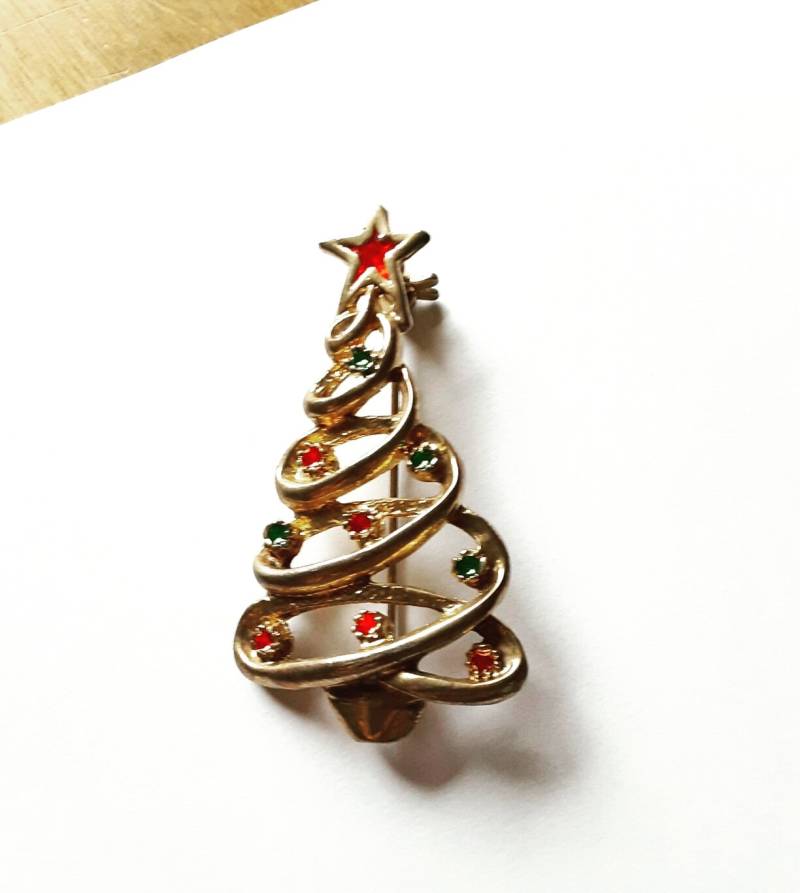 Vintage Weihnachtsbaum Brosche Goldfarbene Emaille Anstecknadel von YoursOccasionally