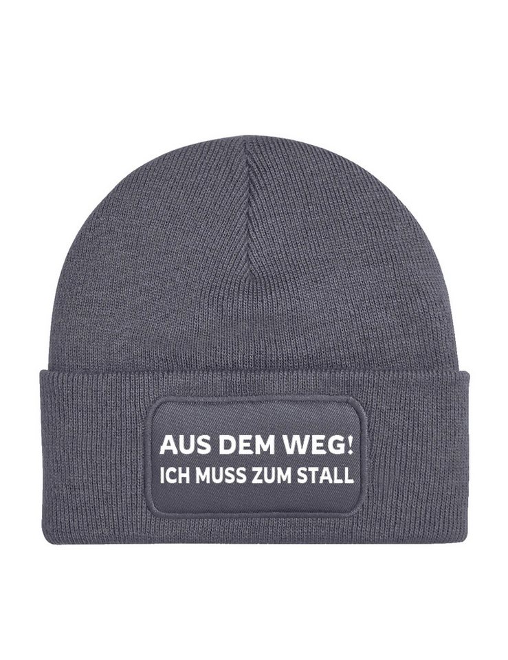 Youth Designz Beanie Aus dem Weg! Ich muss zum Stall Beanie Mütze Strickmütze Wintermütze mit trendigem Motiv von Youth Designz