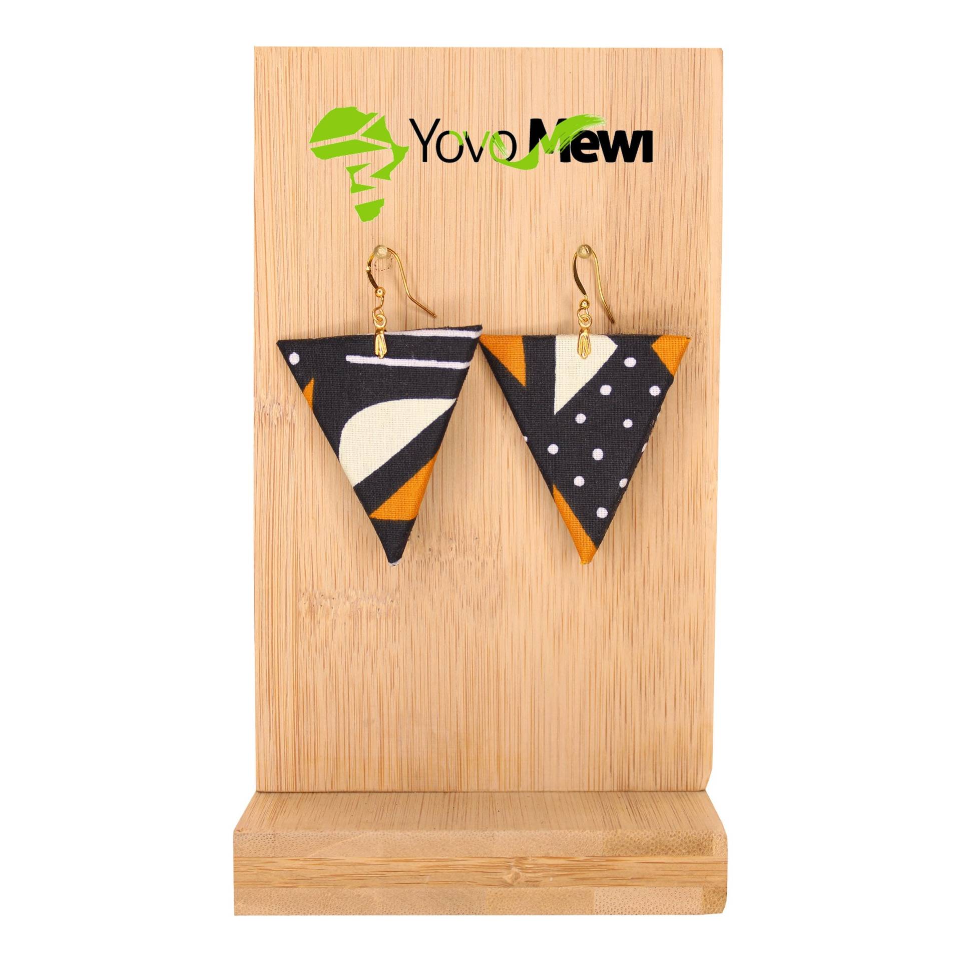 Wachsohrringe Dreiecksform Schwarz Braun Bogolan-Muster, Wachsschmuck, Nr. 158 von YovoMewi