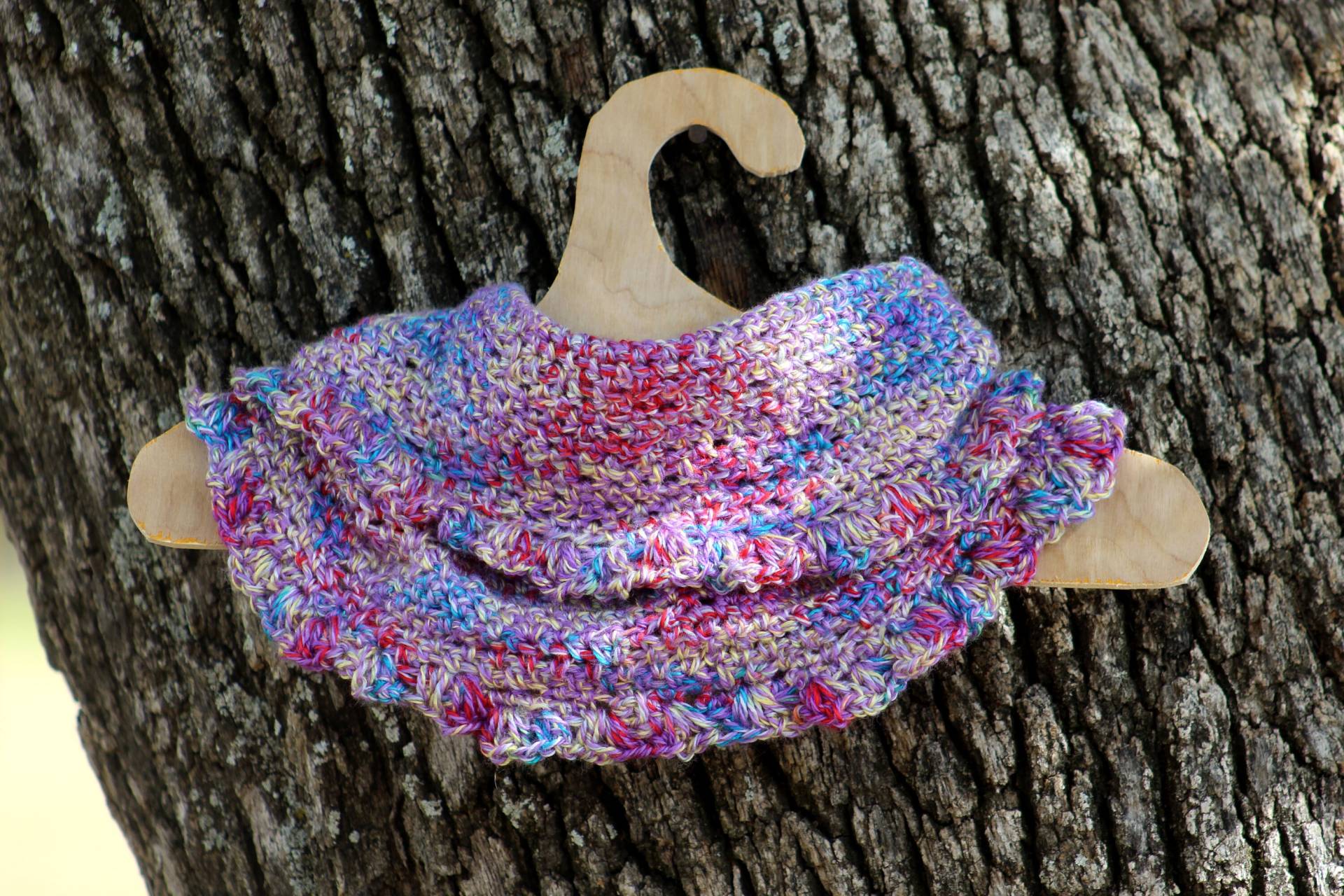 Handgemachter Gehäkelter Schal Mit Rüschen Handgemachter Gehäkelter Schal Mit Rüschen von YoyoStrings