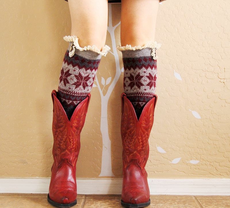 Weihnachtsgeschenk Für Sie, Wunderschöner Spitzenwein Mit Kohle, Weiche Beinswärmer Spitze. Beinsocken, Stiefelsocken, Stiefel-Manschetten Weihnachtsgeschenk Für Sie, Wunderschöner Spitzenwein Mit Kohle, Weiche Beinswärmer Spitze. Beinsocken, Stiefelsocken, Stiefel-Manschetten von YoyoVintageLife