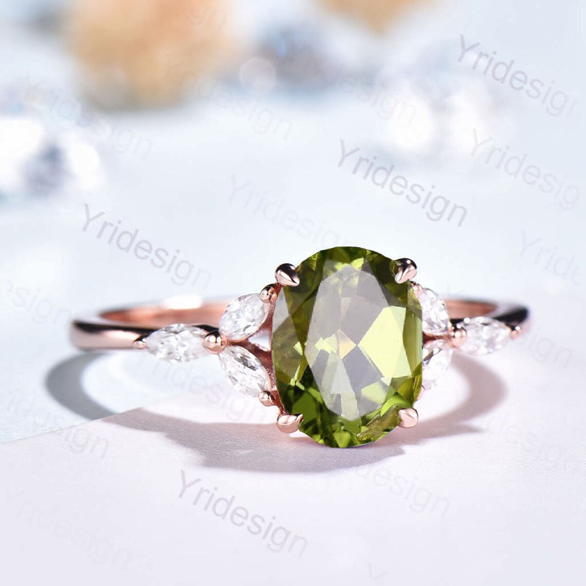 Natürlicher Peridot Verlobungsring/Ovaler Grüner Ring Für Frauen Vintage Rose Gold Cluster August Geburtsstein Brautring von Yridesign