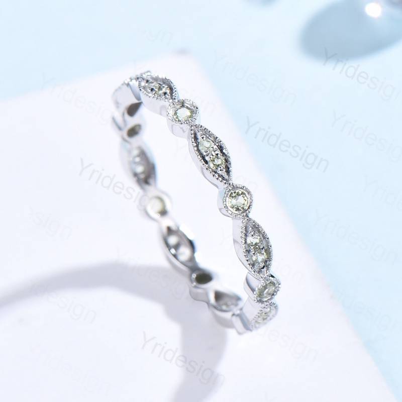 Vintage Peridot Art Deco Ehering, 14K Gelbgold Voller Eternity Ring von Yridesign