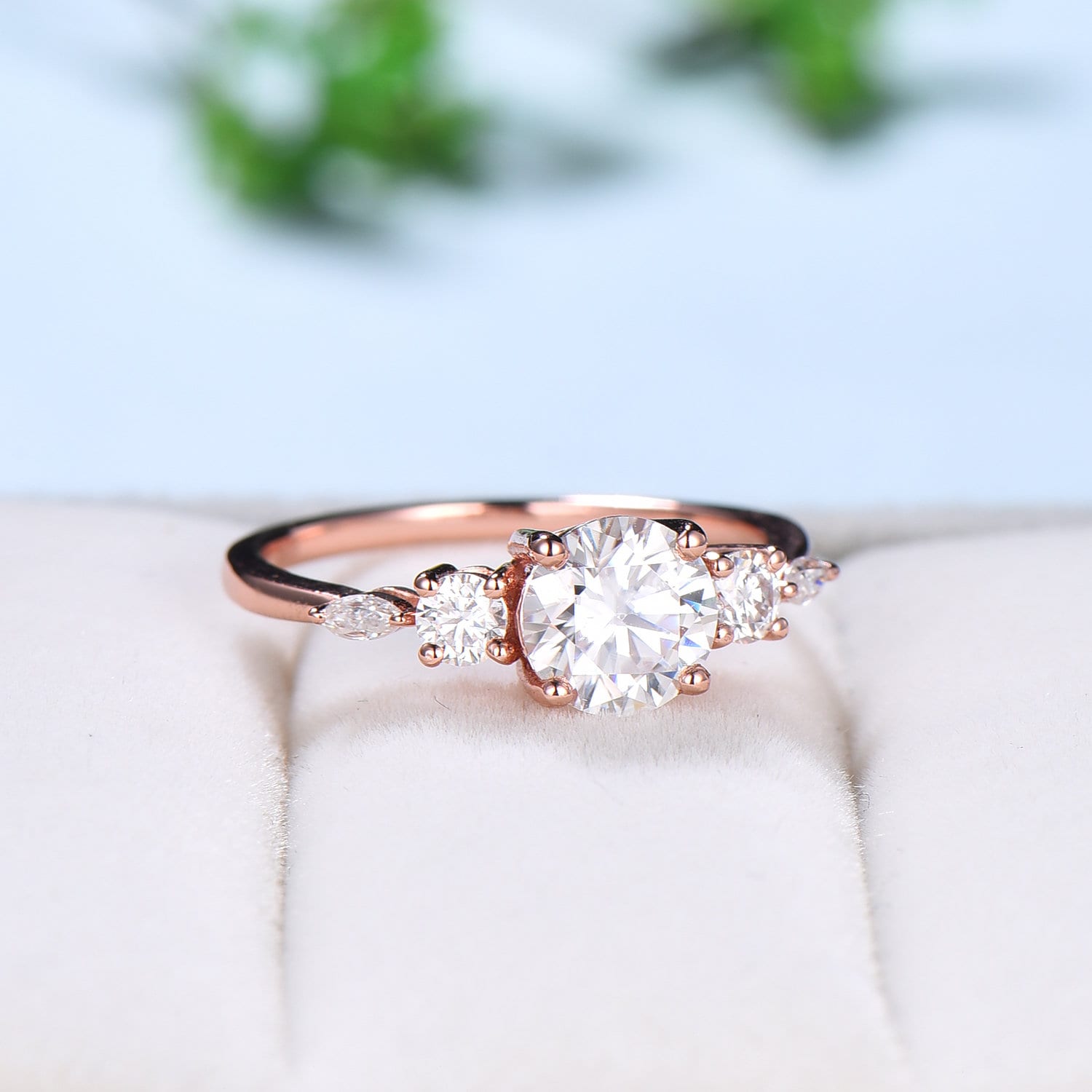 Vintage Runder Moissanite Verlobungsring Fünf Stein 14K Roségold Brilliant Ring Für Frauen Zierlicher Jahrestag Versprechen von Yridesign