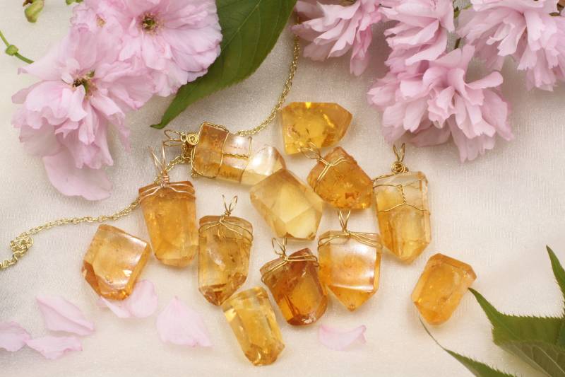 Citrin Halskette 14K Gold Filled Wire Wrapped Kristall Anhänger Halskette von YseraJewelry