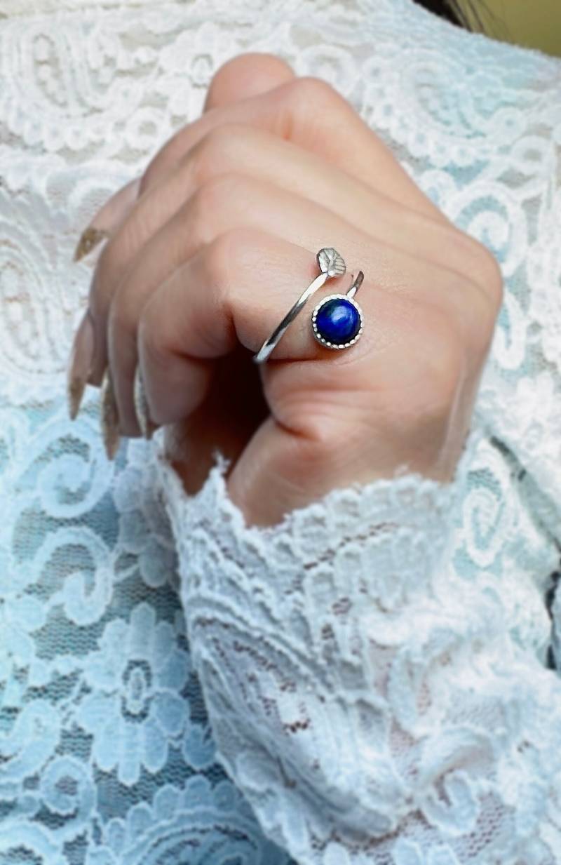 Lapis Lazuli Ring, Natürlicher Edelstein Verstellbarer Feder Boho Blatt Schmuck von YseraJewelry