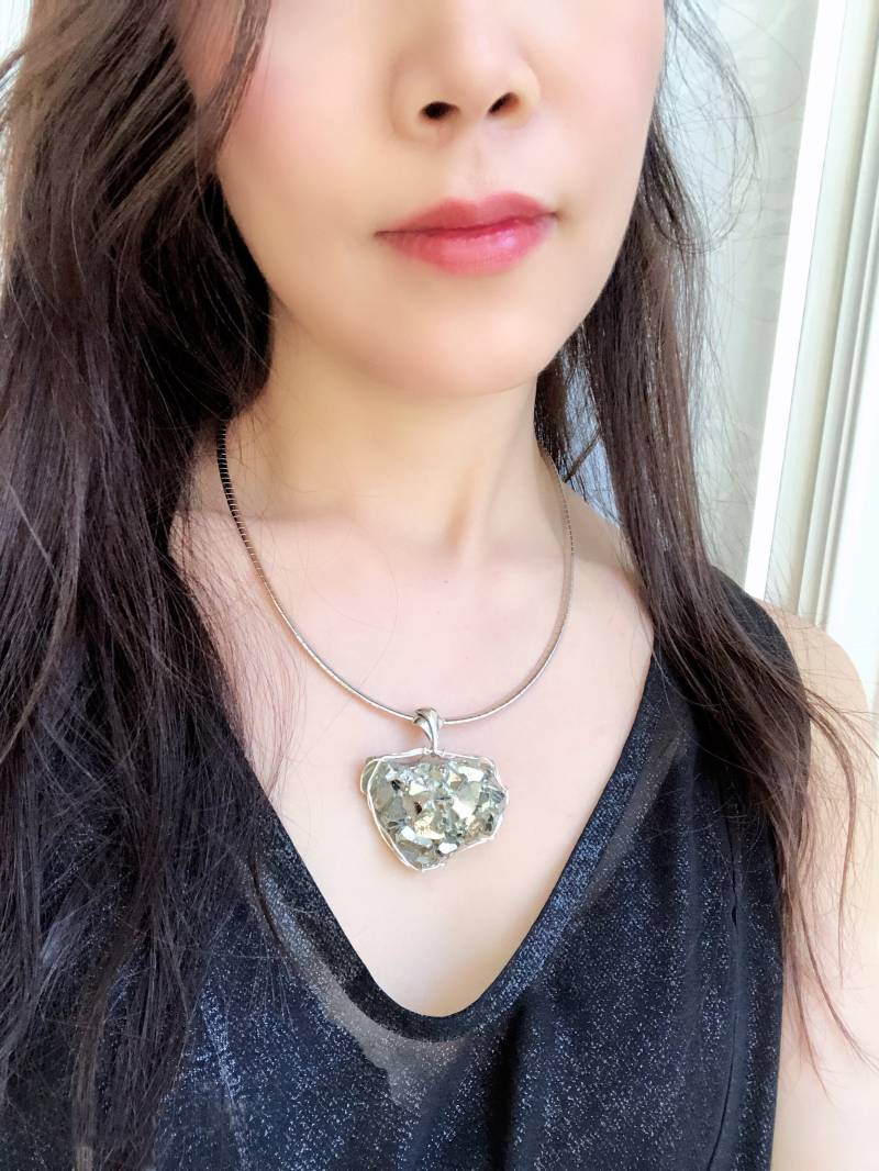 Pyrit Halsring, Halskette, Wire Wrap Edelstein Anhänger, Rohedelstein Schmuck Aus Edelstahl von YseraJewelry