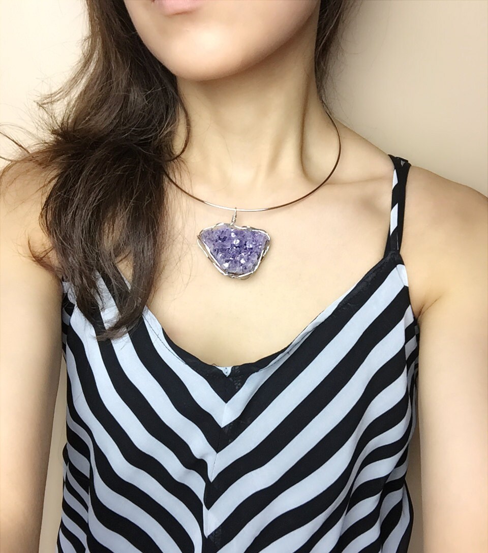 Rohe Amethyst Druzy Halskette Draht Gewickelt Edelstein Anhänger von YseraJewelry