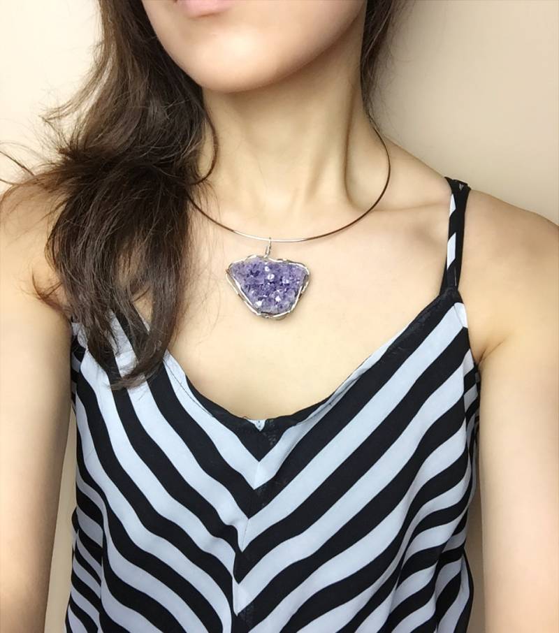 Rohe Amethyst Druzy Halskette Draht Gewickelt Edelstein Anhänger von YseraJewelry