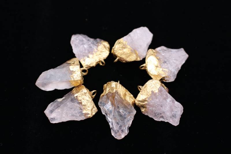Rose Quarz Halskette, Gold Getaucht Rohen Rosenquarz Edelstein Natürliche Halskette von YseraJewelry