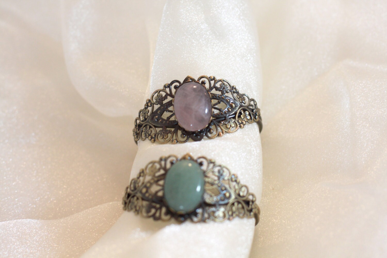 Rosenquarz Antik Bronze Manschette Armband Vintage Style Edelstein von YseraJewelry