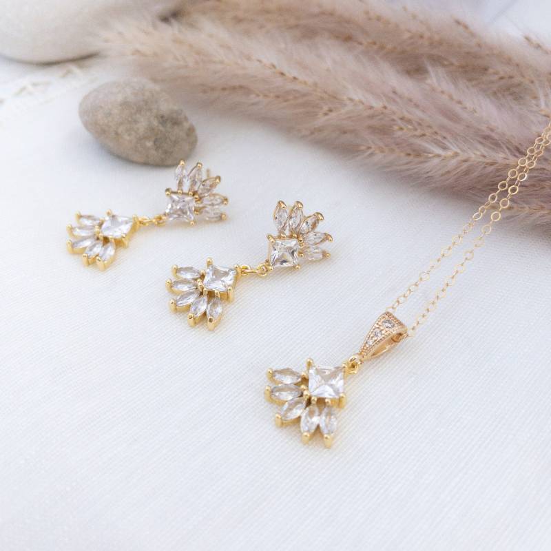 Art Deco Kette Gold Brautschmuck Set Kristallhalskette Für Braut Zierliche Brauthalsketten Strasssteine Fächerkette Hochzeit von YsmDesigns
