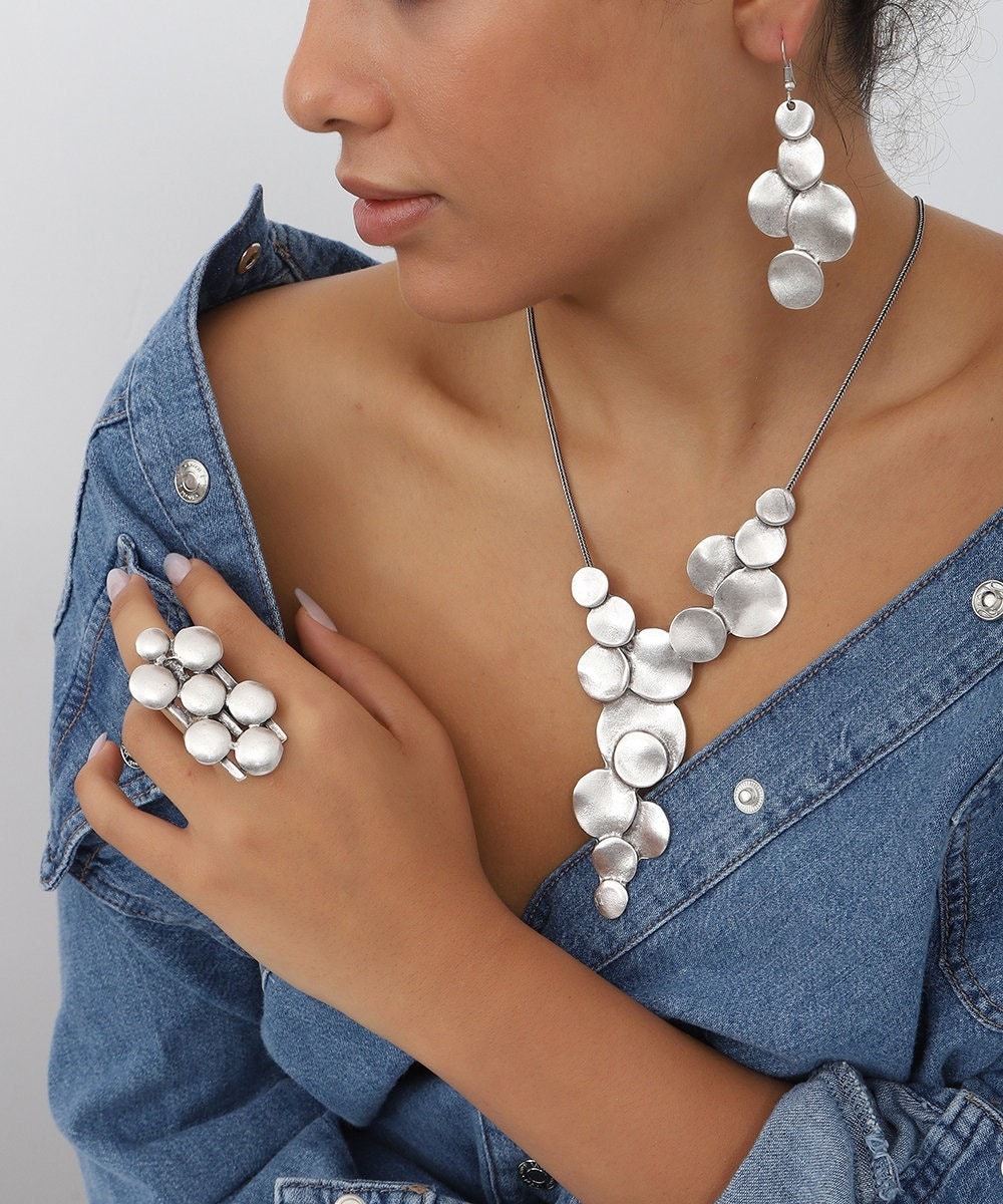 Gehämmertes Silber Boho Schmuck Set Verstellbarer Ring & Ohrringe von YuShiCollection