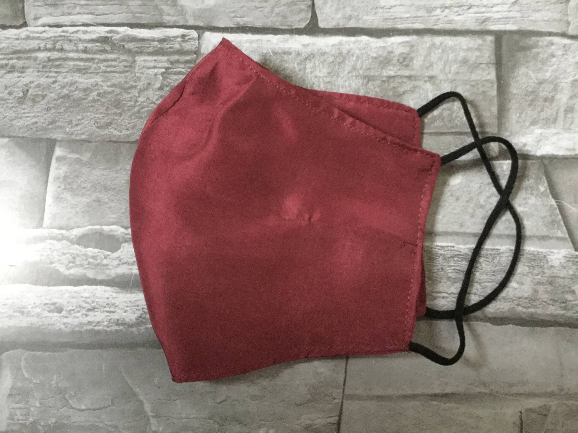 Behelfsmaske Aus Seide in Weinrot Behelfsmaske Aus Seide in Weinrot von YukiwariSouShop
