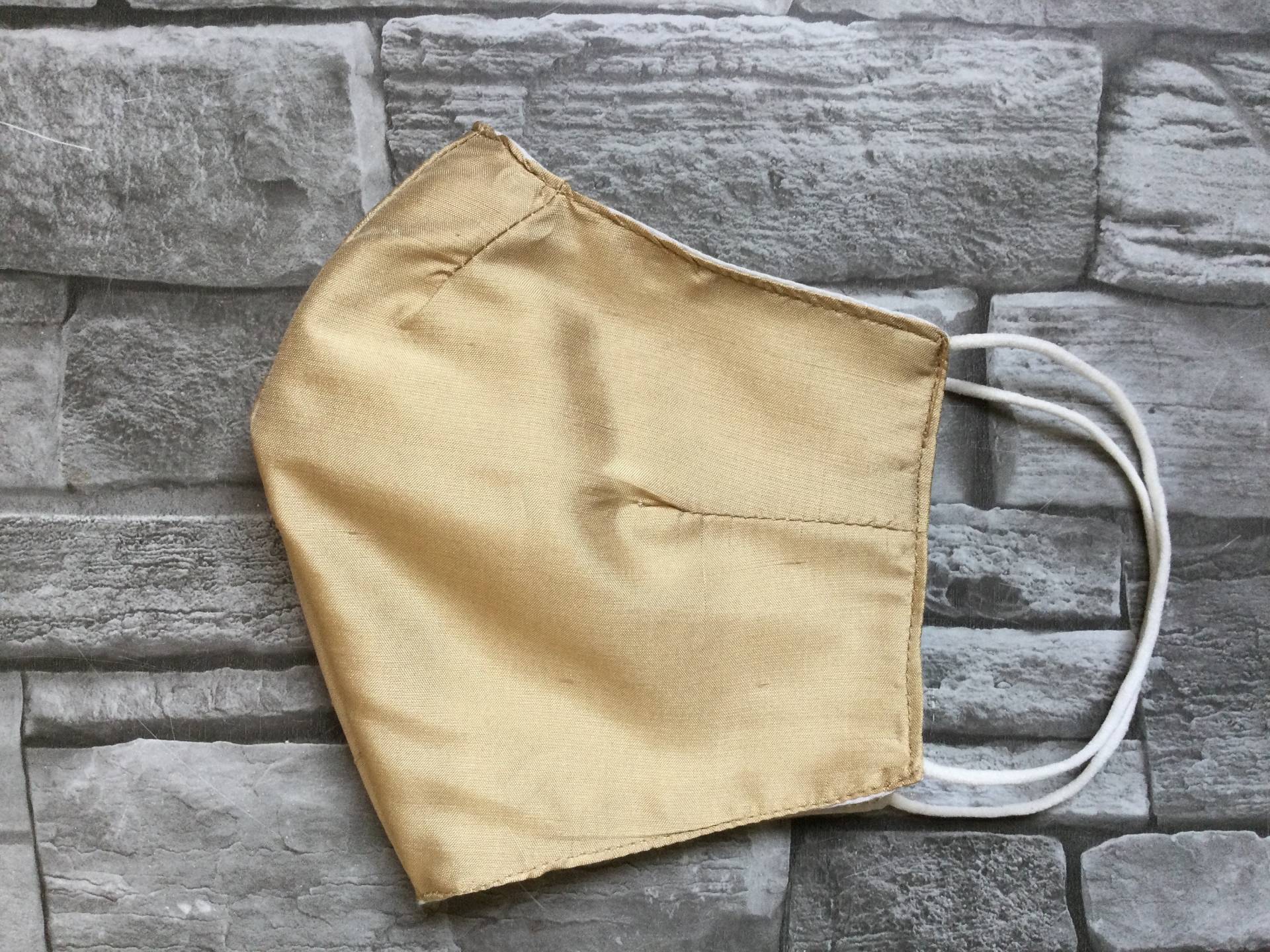 Festliche Behelfsmaske Aus Dupionseide in Blassgold Festliche Behelfsmaske Aus Dupionseide in Blassgold von YukiwariSouShop