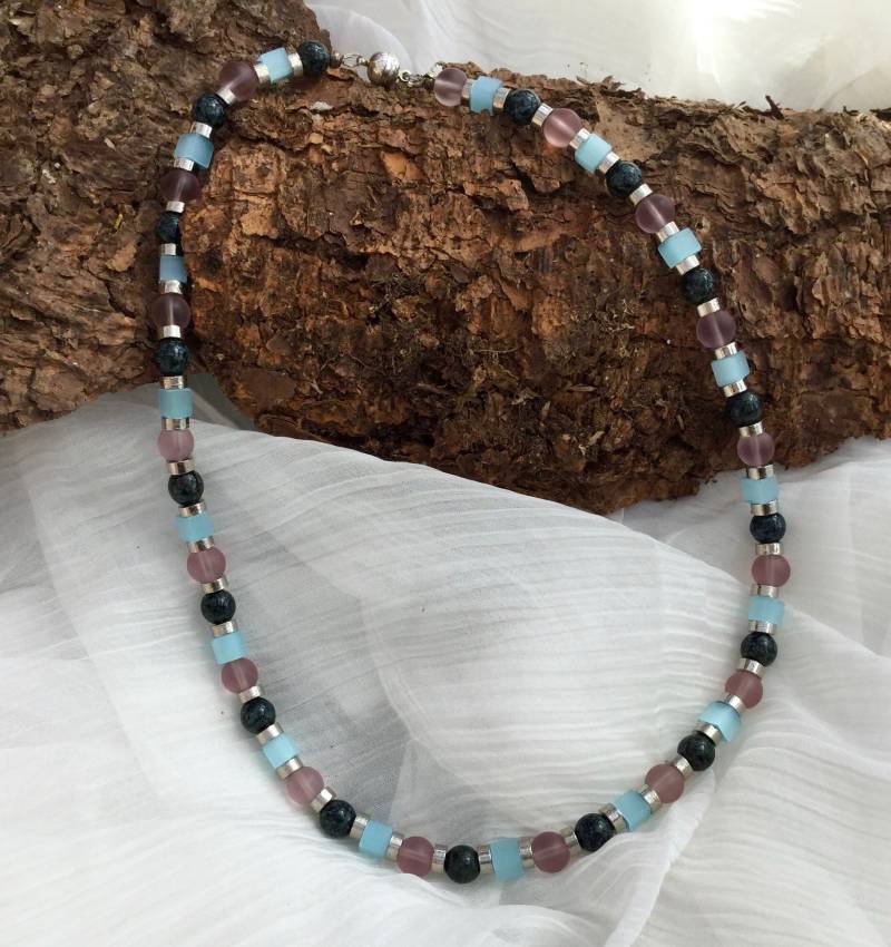 Traumhaft Schöne Perlenkette in Schwarz, Hellblau, Rosé Und Silber von YukiwariSouShop