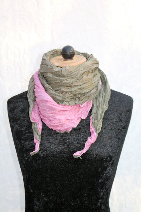 Vierecktuch Aus Gecrashter Seide in Altrosa Grün von YukiwariSouShop