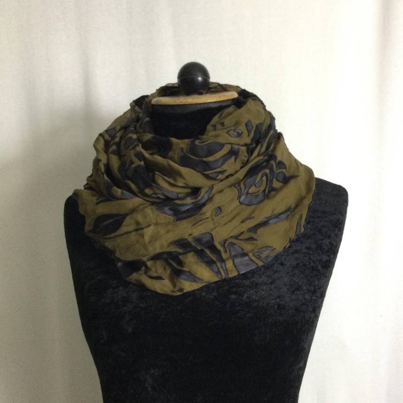 Wunderschöner Loop Aus Einem Viskose-Seiden-Gemisch in Khaki Und Blau von YukiwariSouShop