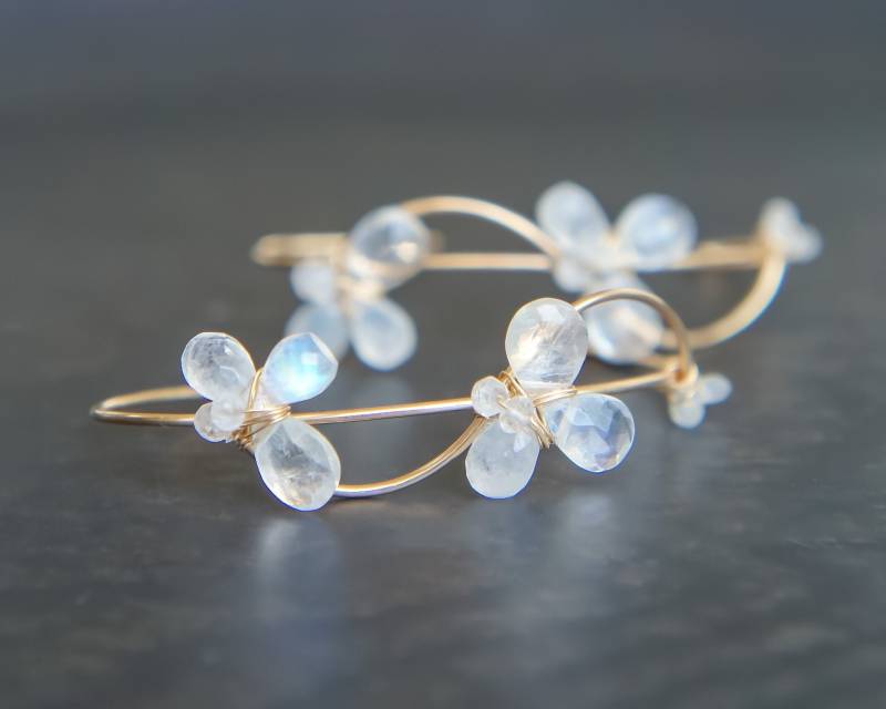 Floral Regenbogen Mondstein Ohrringe, 14K Gold Filled, Hochzeitsschmuck Floral Regenbogen Mondstein Ohrringe, 14K Gold Filled, Hochzeitsschmuck von Yukojewelry