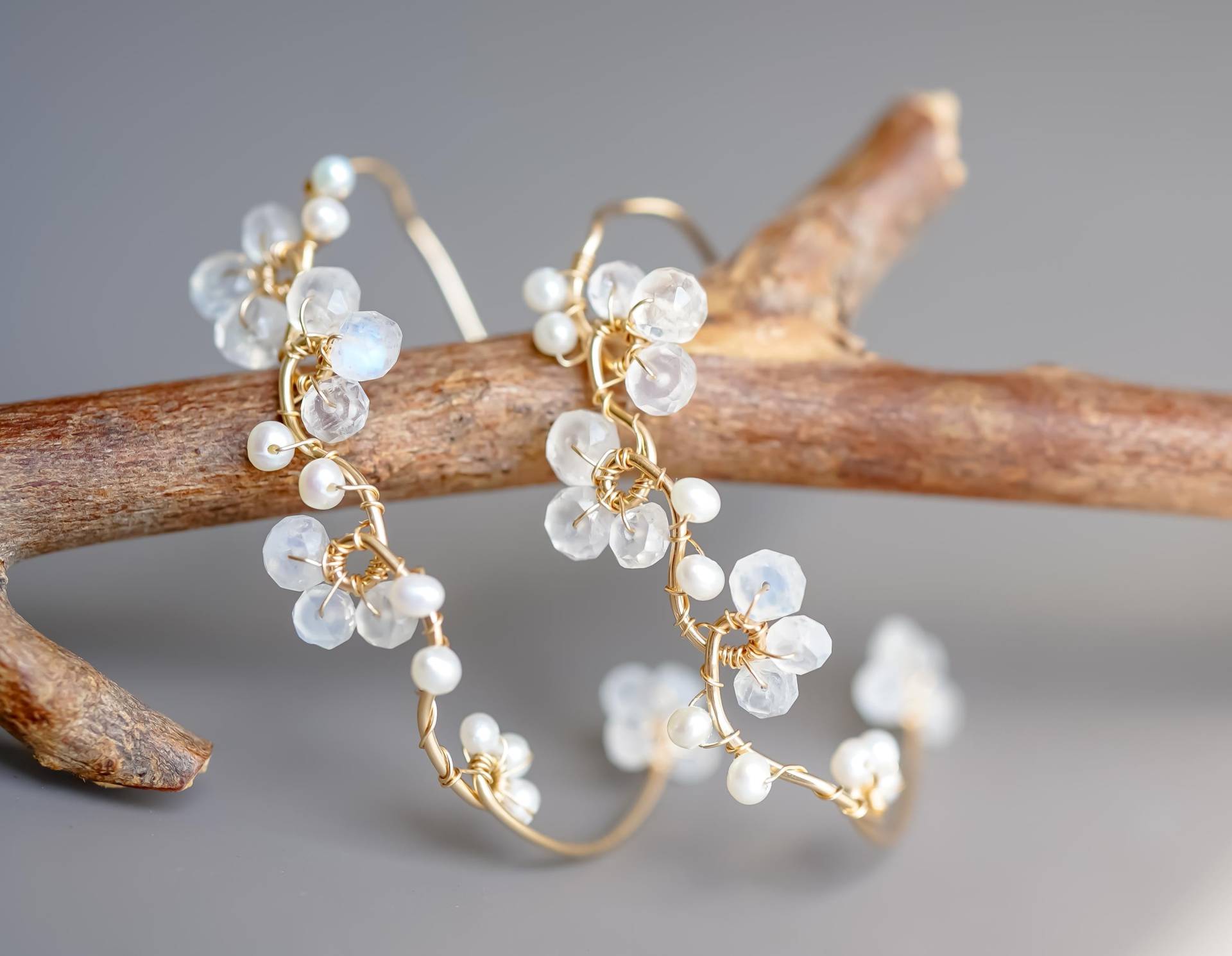 Floral Mondstein Perle Ohrringe, 14K Gold Filled Sterling Silber, Hochzeitsschmuck von Yukojewelry