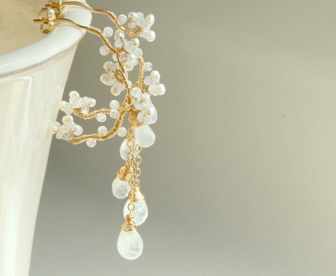 Regenbogen Mondstein Chandelier Ohrringe, 14K Gold Filled Sterling Silber von Yukojewelry