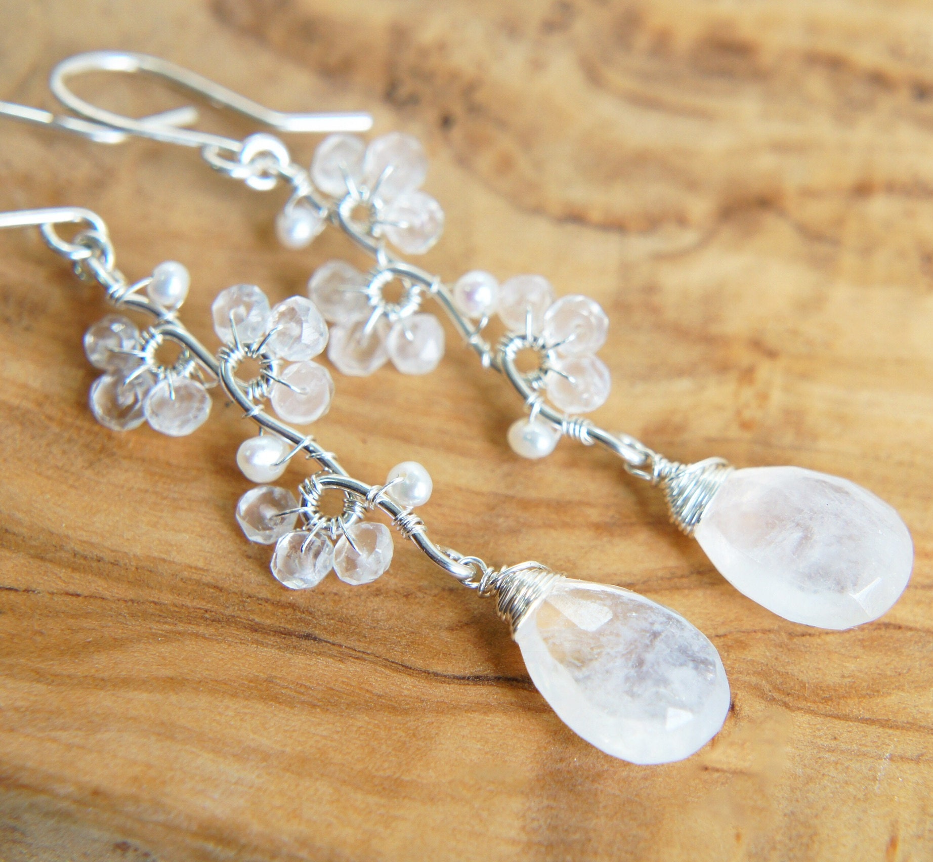 Regenbogen Mondstein Teardrop Ohrringe in Sterling Silber Für Hochzeit, Flower Vine Nature Inspired Jewelry von Yukojewelry