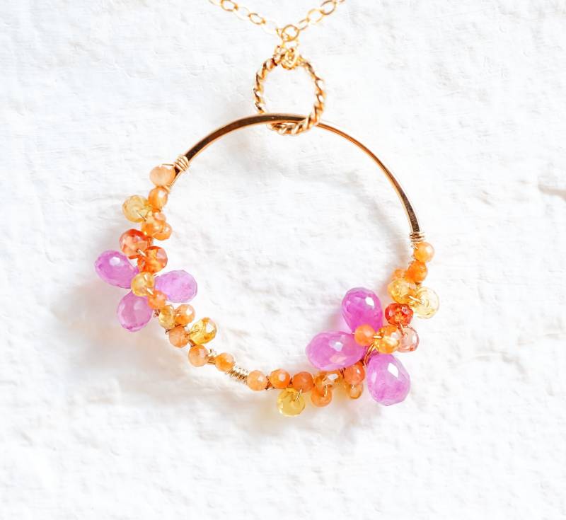 Pink Orange Saphir Kreis Anhänger 14K Gold Fill, September Geburtsstein Pink Orange Saphir Kreis Anhänger 14K Gold Fill, September Geburtsstein von Yukojewelry