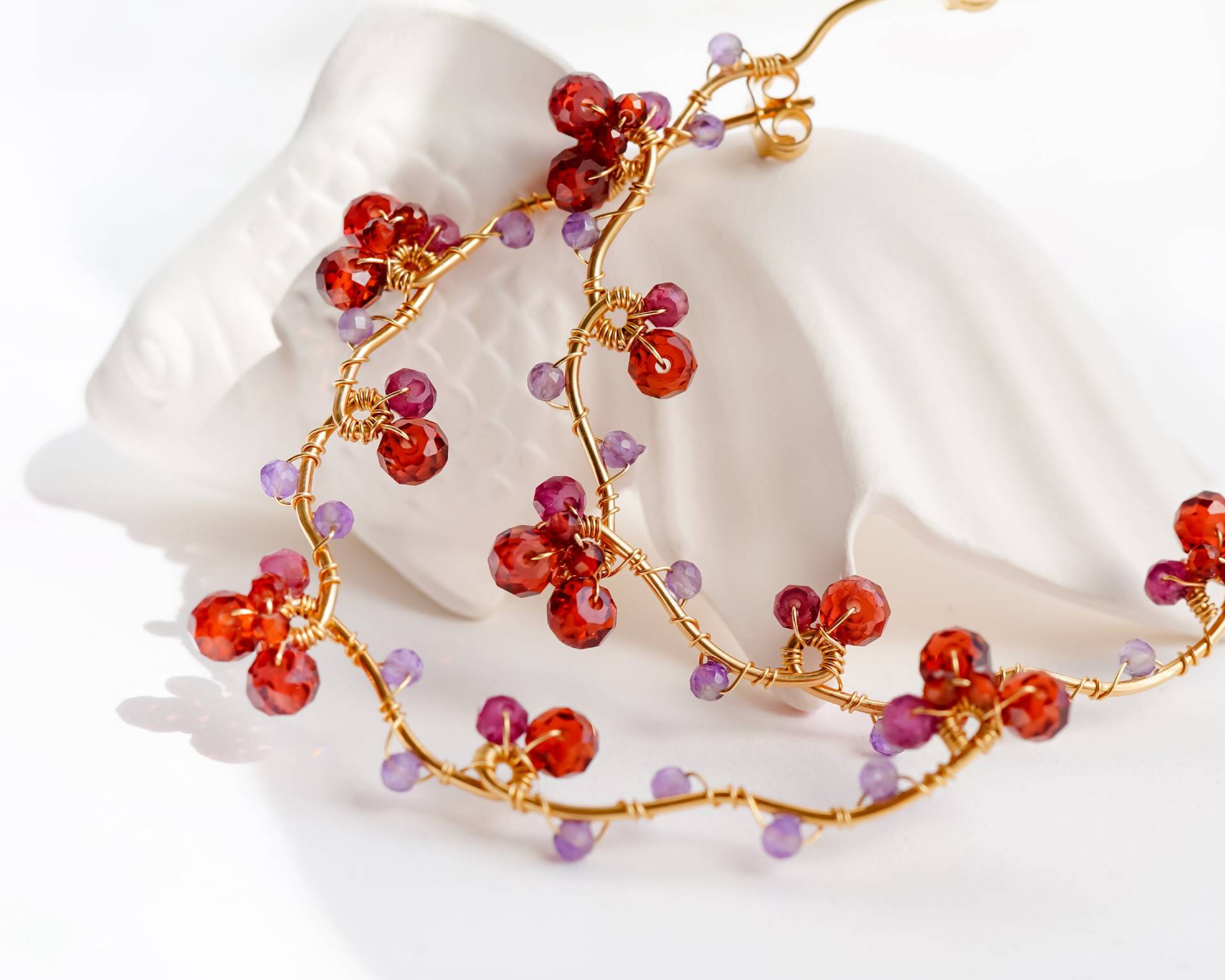 Granat Vine Creolen 14K Gold Filled Januar Geburtsstein von Yukojewelry