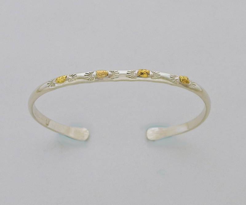 Vier Nugget Manschettenarmband - Sterling Silber Und Alaska Natürliche Goldnuggets Vier Nugget Manschettenarmband - Sterling Silber Und Alaska Natürliche Goldnuggets von YukonRon