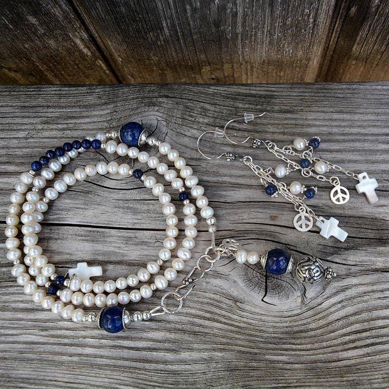 Sweet Water Pearl, Lapislazuli Necklace & Earrings With Sterling Silver Elements von Yulahu