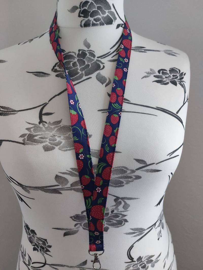 Schlüsselband/Schlüsselanhänger Aus Baumwolle Mit Erdbeermotiv Schlüsselband/Schlüsselanhänger Aus Baumwolle Mit Erdbeermotiv von YuleS7Sachen