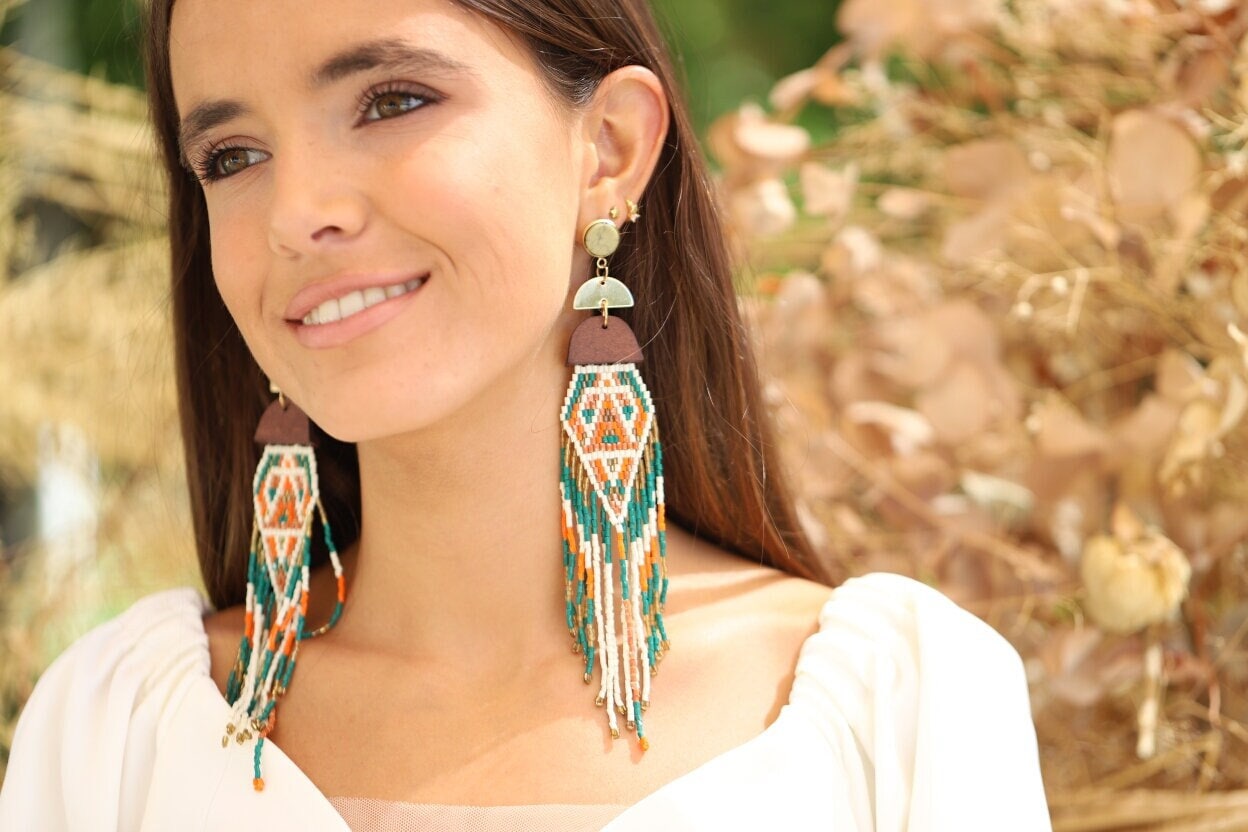 Extra Lange Smaragd Braun Orange Boho Hochzeit Ohrringe, Brautjungfer Geschenk, Perlen Kronleuchter Statement Strand Schmuck Extra Lange Smaragd Braun Orange Boho Hochzeit Ohrringe, Brautjungfer Geschenk, Perlen Kronleuchter Statement Strand Schmuck von YuliaDeniseBridal